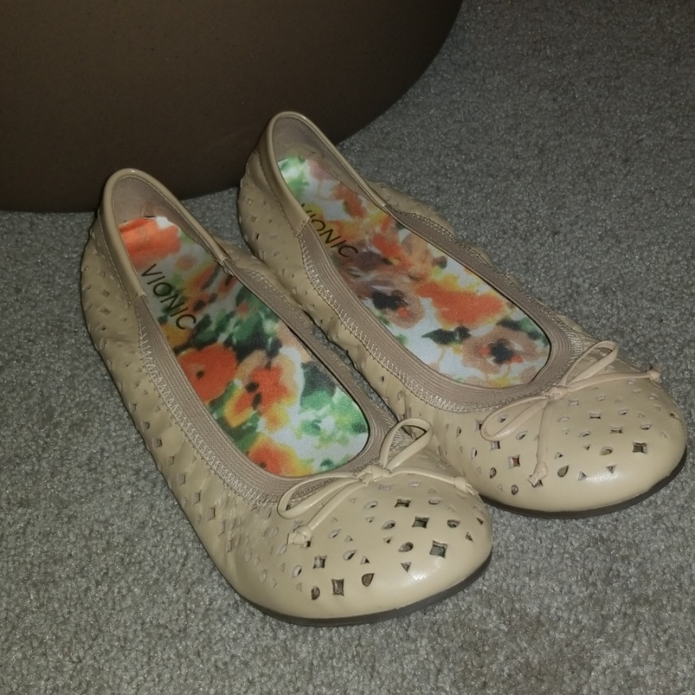 Tan flats